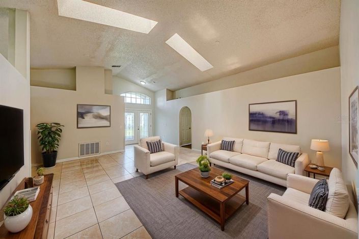 Image No.7-3 Bed House for sale