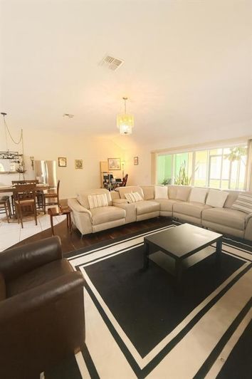 Image No.7-3 Bed Townhouse for sale