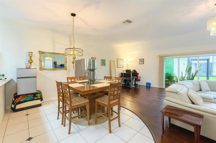 Image No.8-3 Bed Townhouse for sale