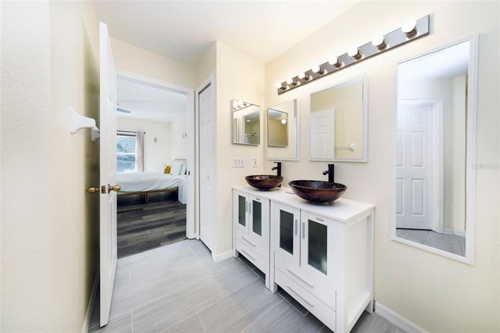 Image No.10-5 Bed House for sale