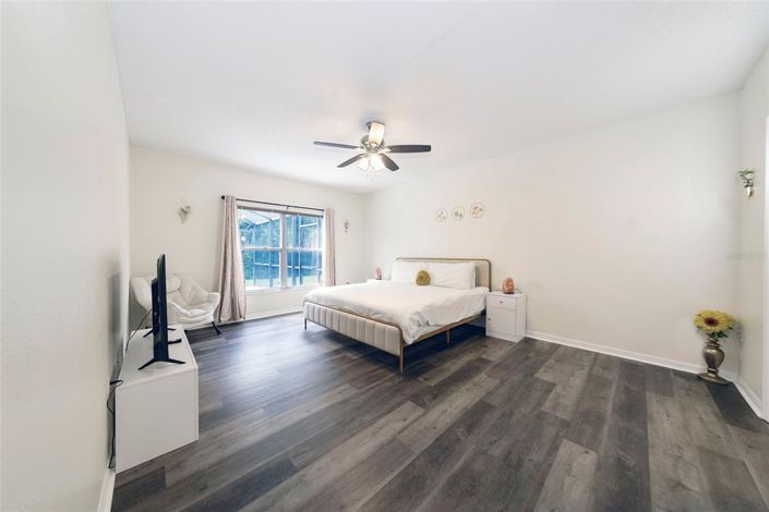 Image No.12-5 Bed House for sale