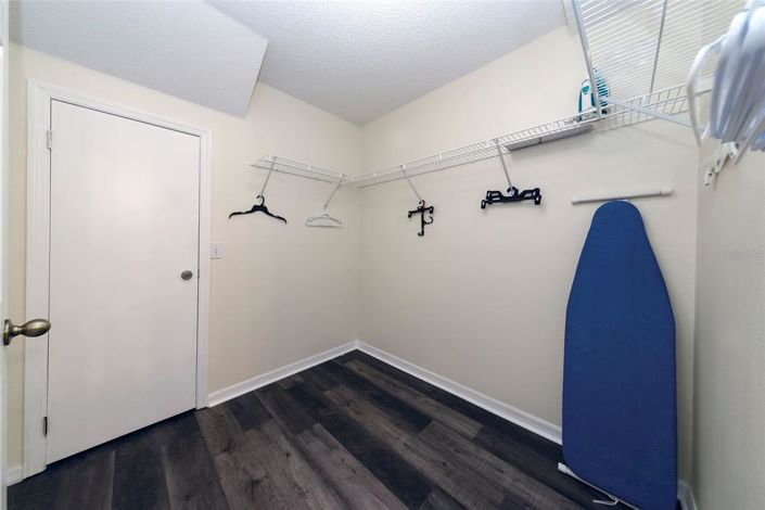 Image No.13-5 Bed House for sale