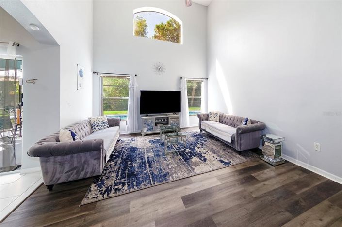 Image No.7-5 Bed House for sale