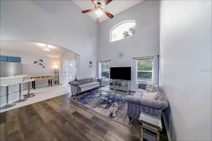 Image No.8-5 Bed House for sale