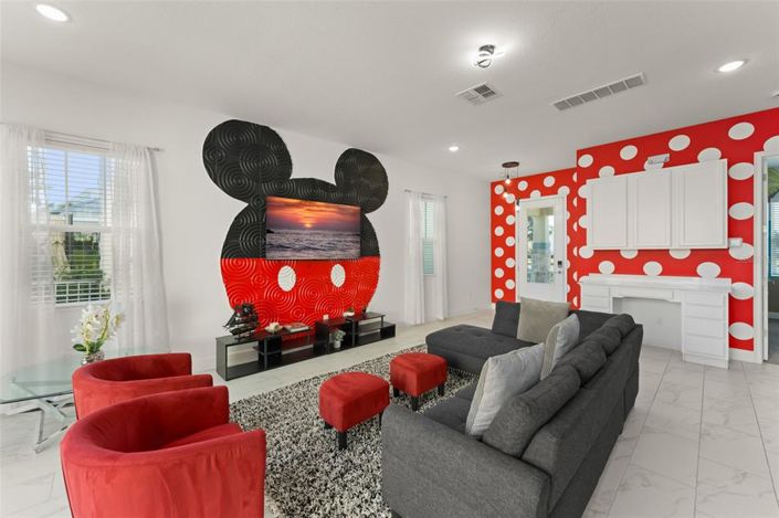 Image No.6-5 Bed House for sale