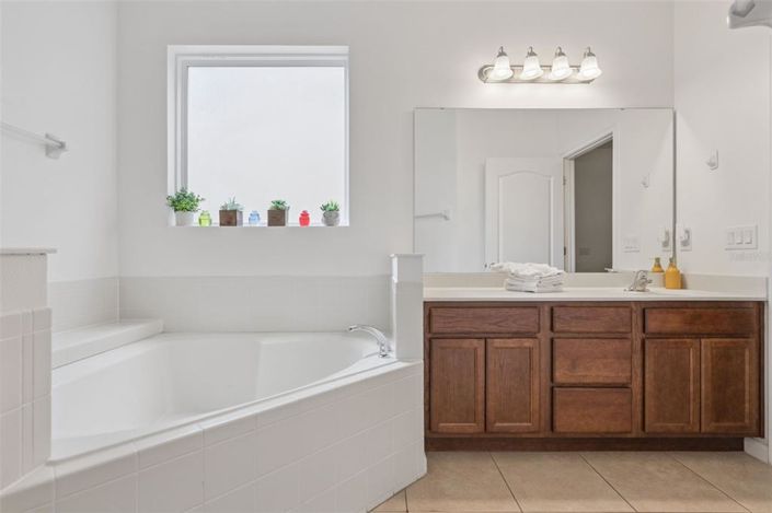 Image No.16-6 Bed House for sale