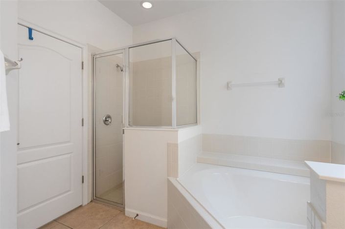 Image No.17-6 Bed House for sale