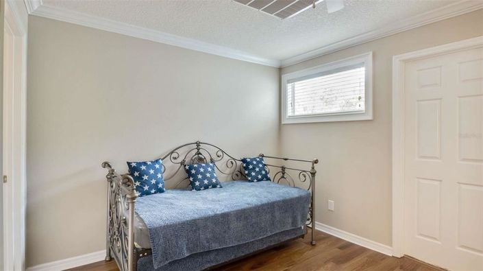 Image No.12-6 Bed House for sale