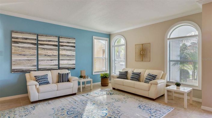 Image No.14-6 Bed House for sale