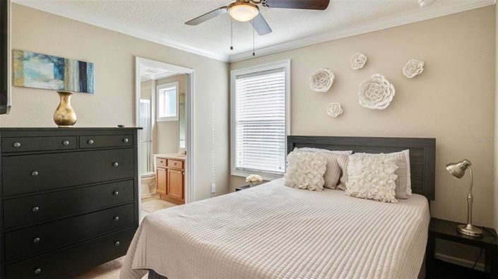 Image No.5-6 Bed House for sale