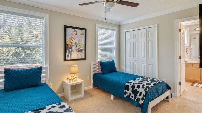 Image No.8-6 Bed House for sale