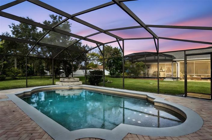 Image No.2-4 Bed House for sale