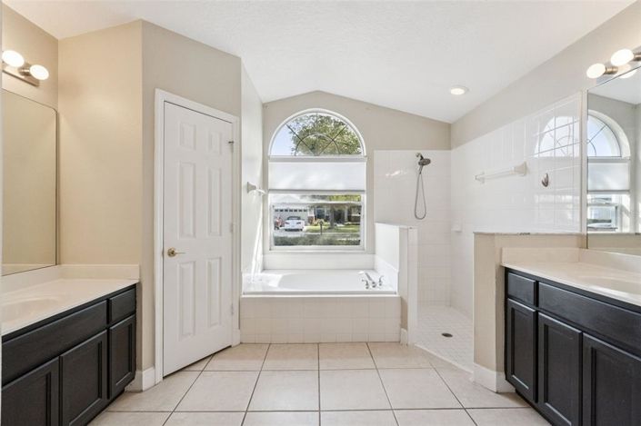 Image No.25-4 Bed House for sale