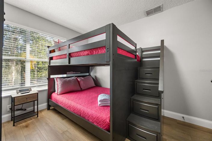 Image No.20-4 Bed House for sale