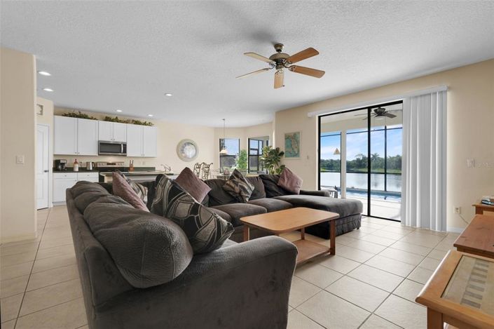 Image No.17-5 Bed House for sale