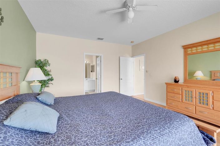 Image No.26-5 Bed House for sale