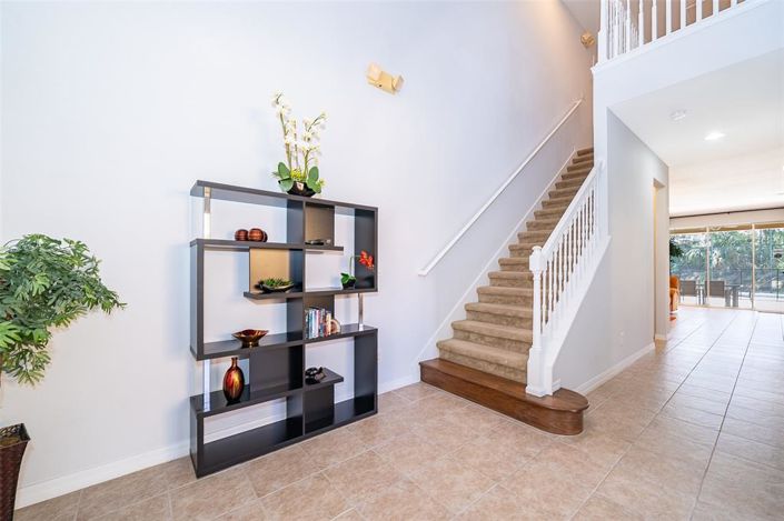 Image No.6-5 Bed House for sale