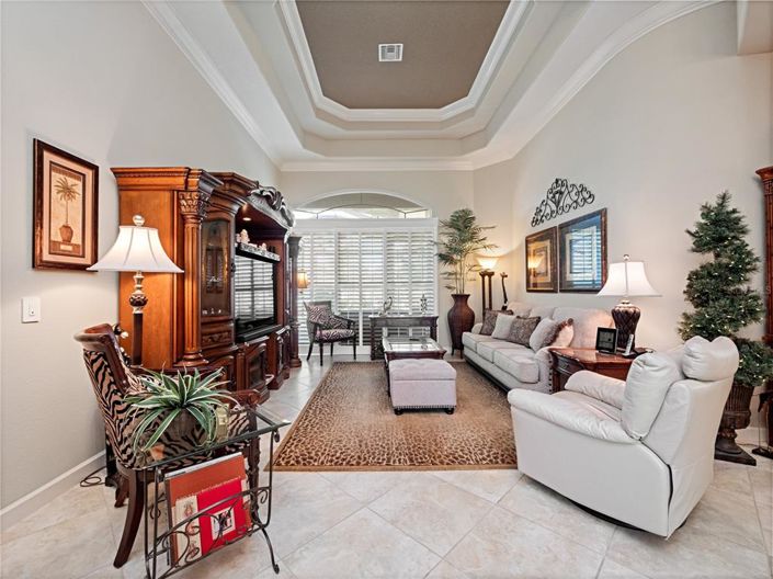 Image No.6-5 Bed House for sale