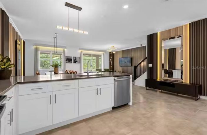 Image No.13-8 Bed House for sale