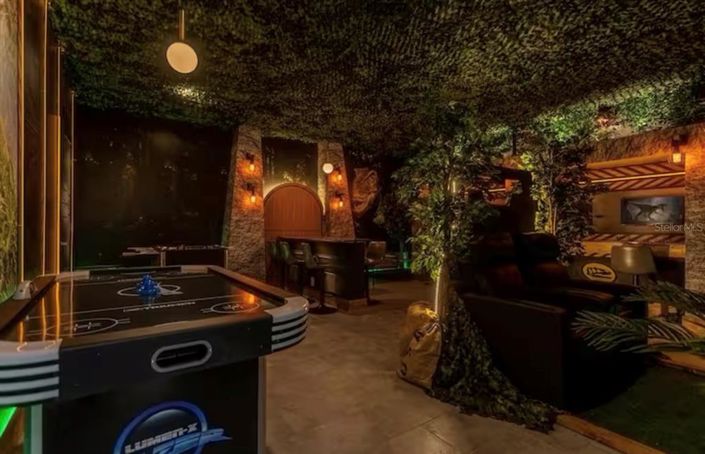 Image No.27-8 Bed House for sale