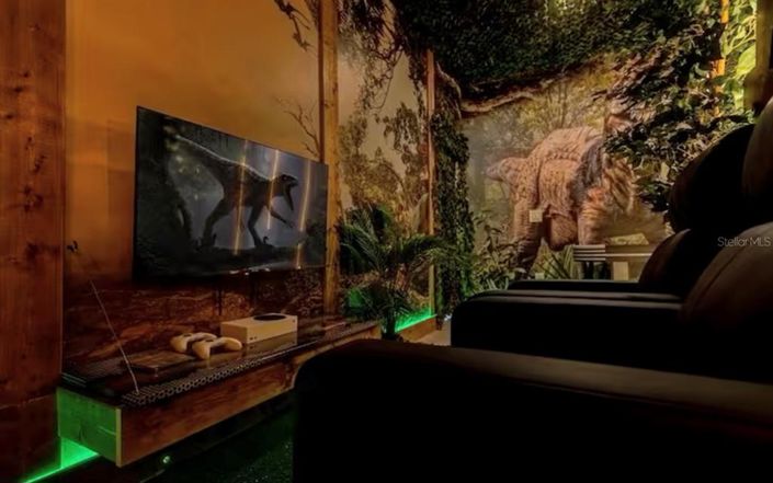 Image No.30-8 Bed House for sale