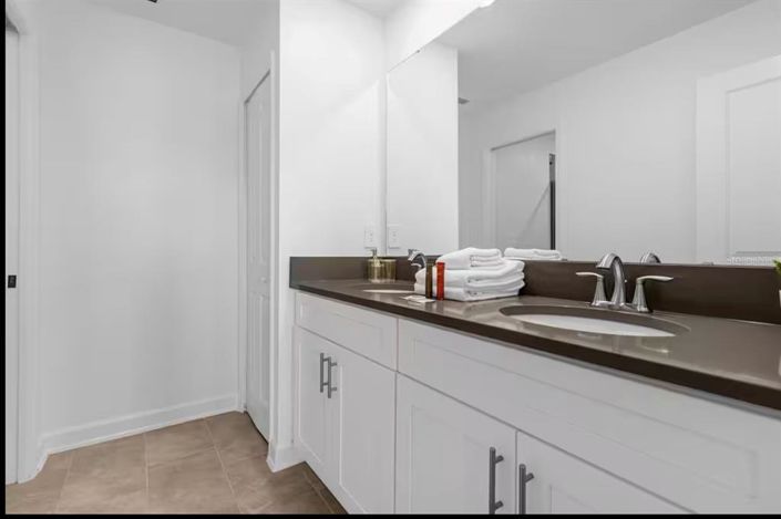 Image No.53-8 Bed House for sale