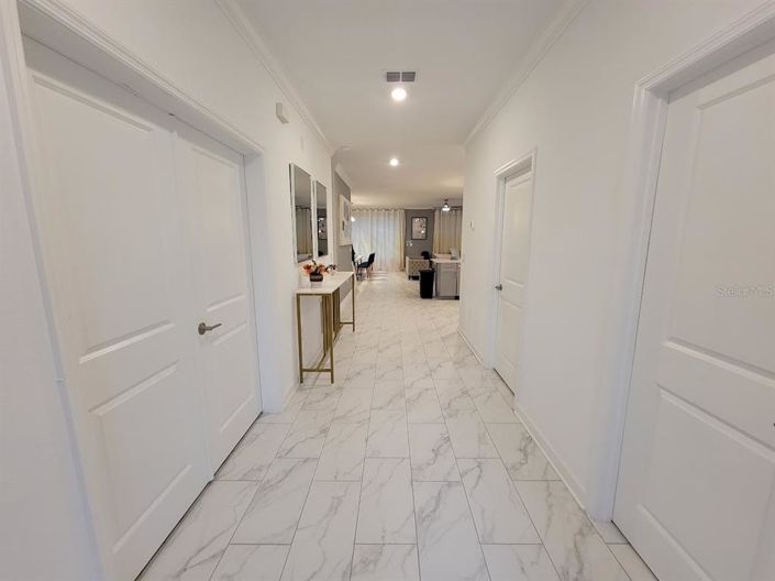 Image No.6-8 Bed House for sale