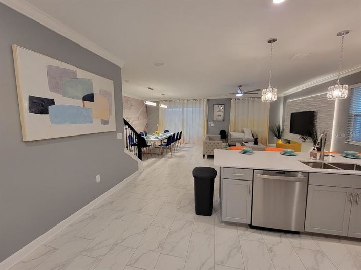 Image No.8-8 Bed House for sale