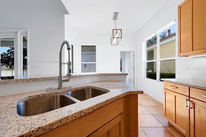 Image No.12-5 Bed House for sale