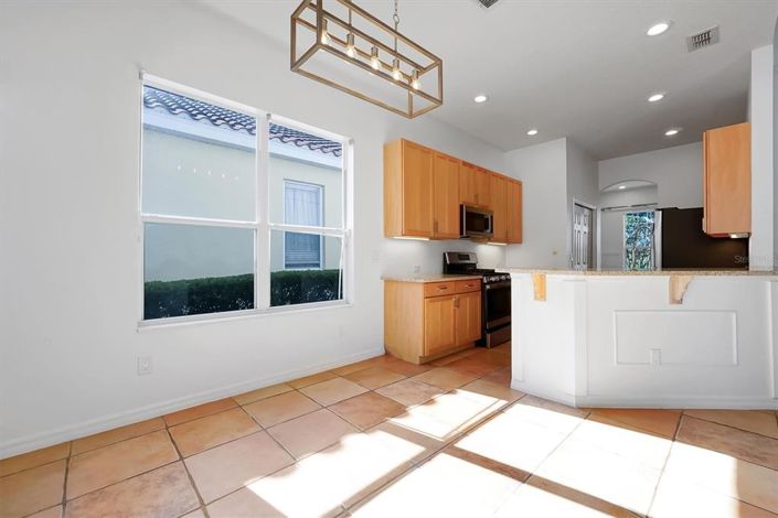 Image No.13-5 Bed House for sale