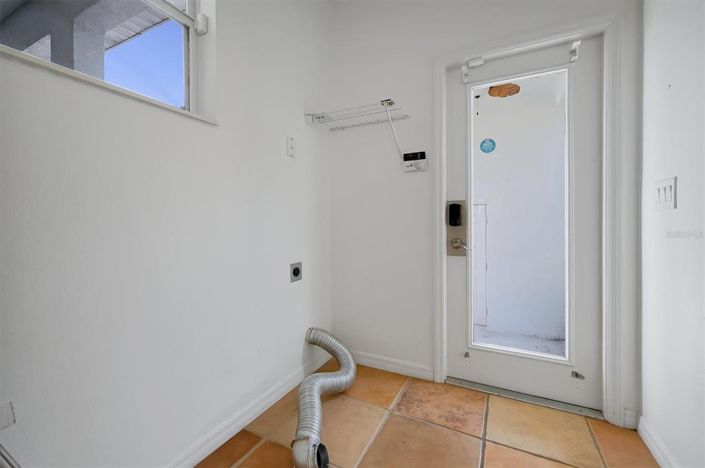 Image No.18-5 Bed House for sale