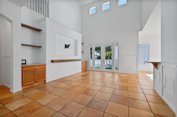 Image No.7-5 Bed House for sale