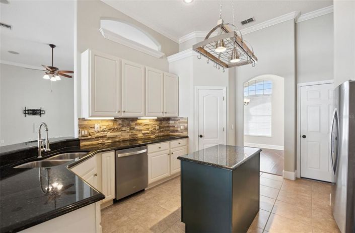 Image No.13-4 Bed House for sale