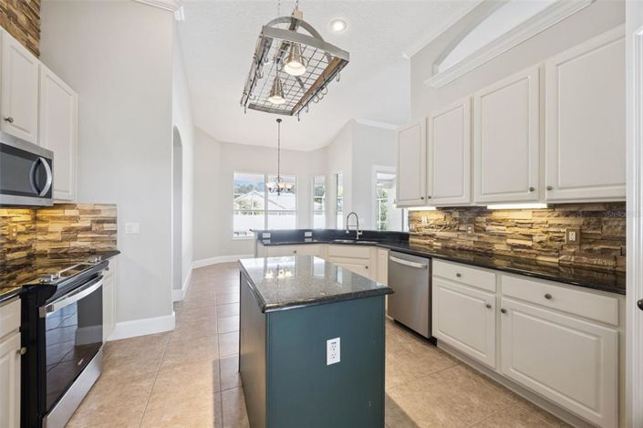 Image No.15-4 Bed House for sale