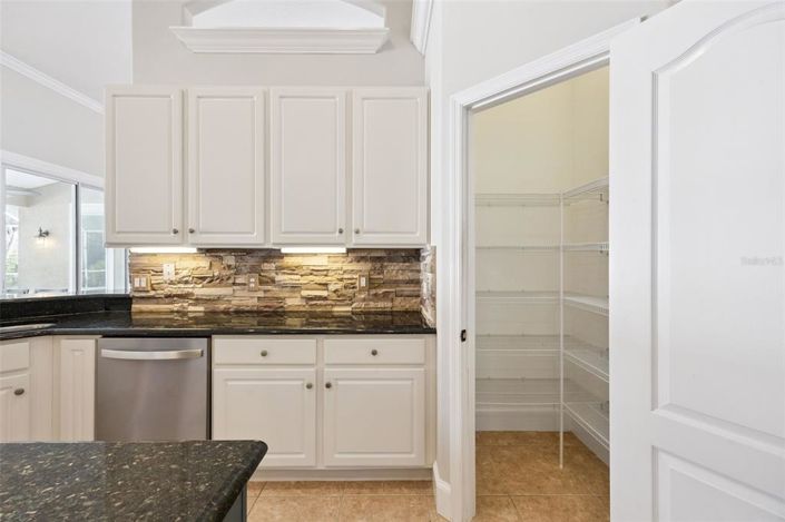 Image No.16-4 Bed House for sale