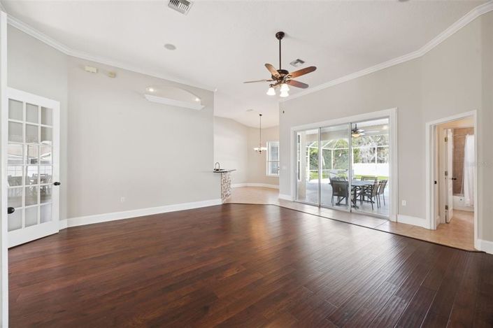 Image No.9-4 Bed House for sale