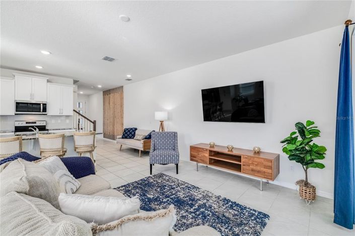 Image No.17-6 Bed Townhouse for sale