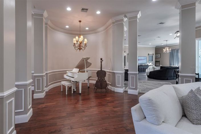 Image No.30-10 Bed House for sale