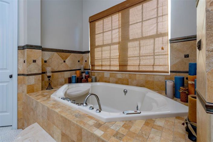 Image No.39-10 Bed House for sale