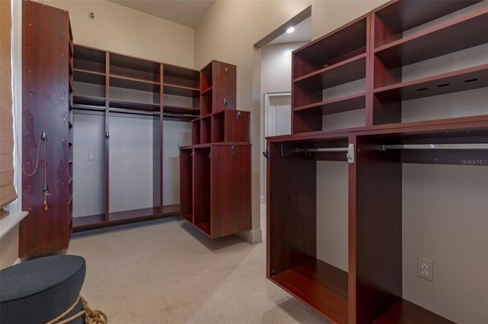 Image No.42-10 Bed House for sale