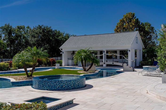 Image No.52-10 Bed House for sale