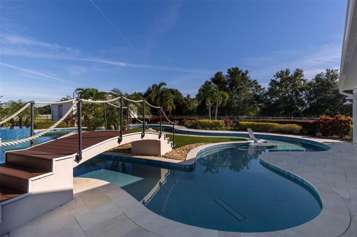 Image No.53-10 Bed House for sale