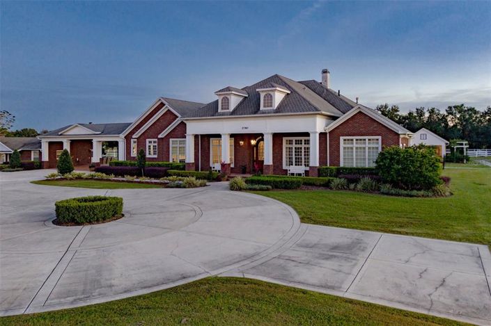 Image No.6-10 Bed House for sale