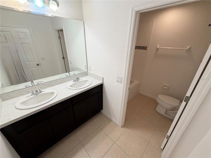 Image No.19-4 Bed Townhouse for sale