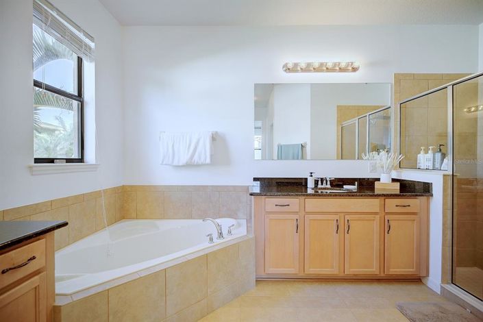 Image No.28-4 Bed House for sale