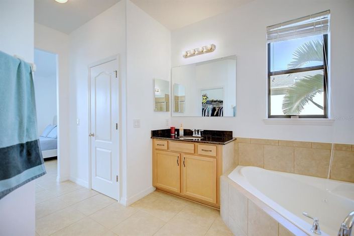 Image No.30-4 Bed House for sale