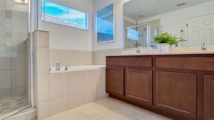 Image No.6-6 Bed House for sale