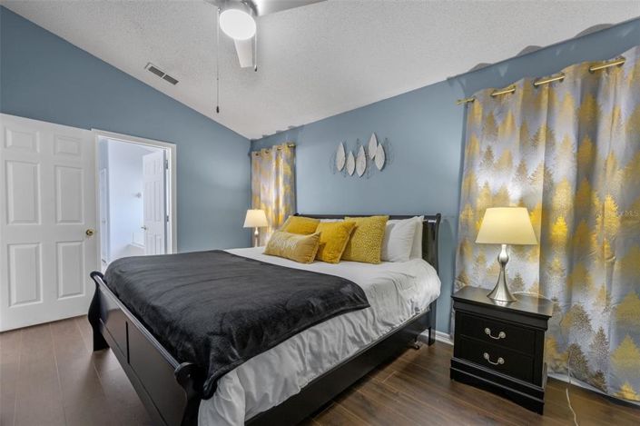 Image No.18-5 Bed House for sale