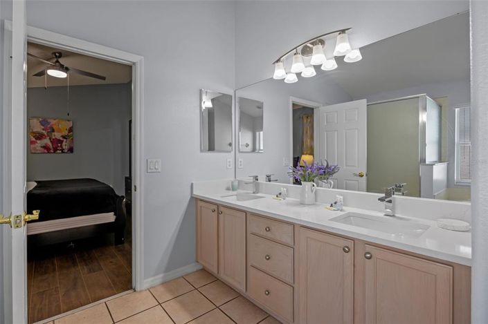 Image No.20-5 Bed House for sale