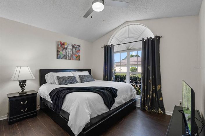 Image No.30-5 Bed House for sale